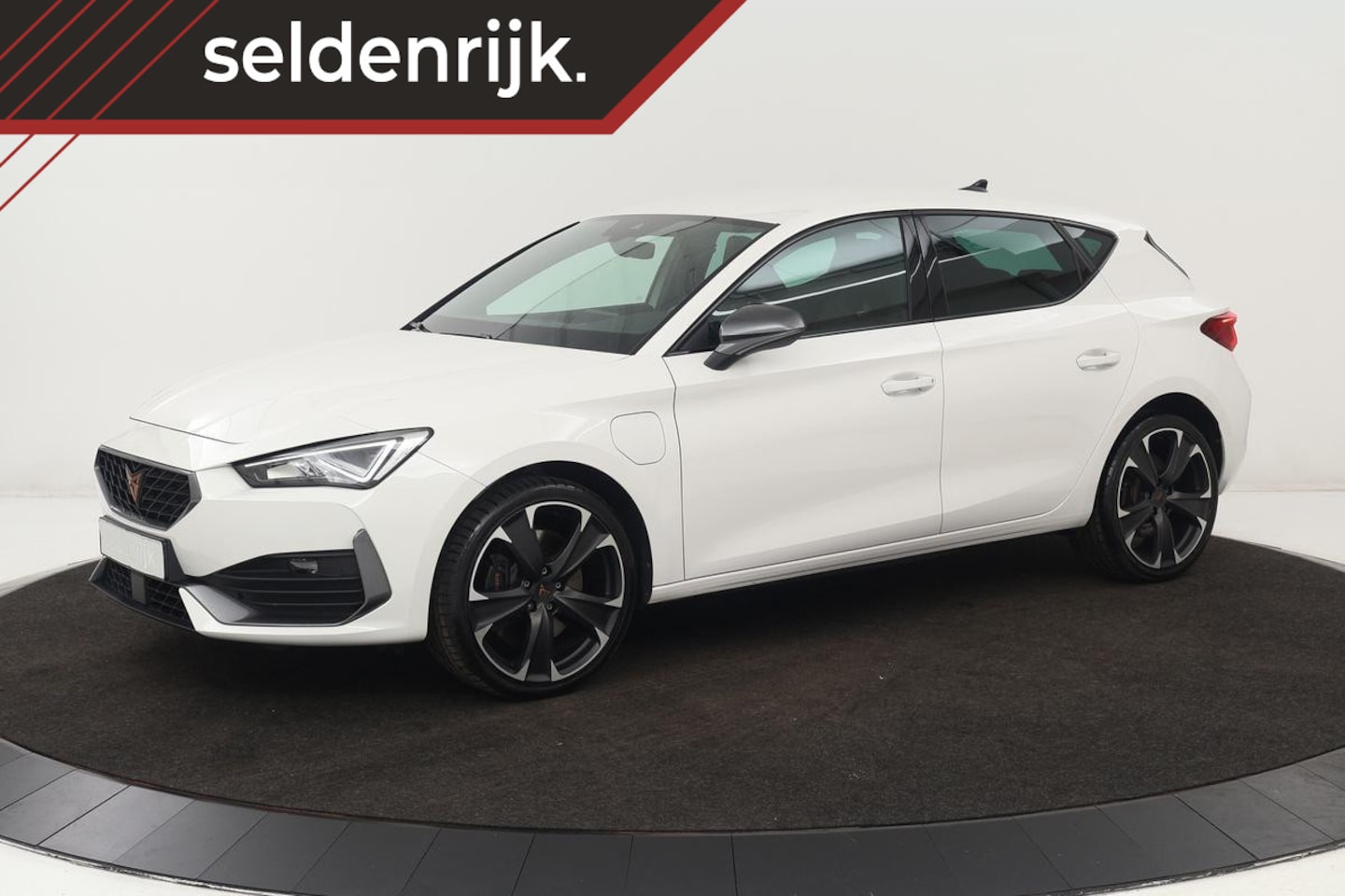 CUPRA Leon - 1.4 e-Hybrid | Carplay | Stoel & stuurverwarming | Sfeerverlichting | Navigatie | PDC | Ke - AutoWereld.nl