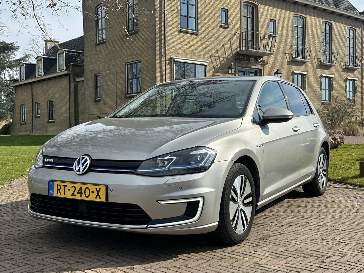 Volkswagen e-Golf - e-Golf INCL BTW * Leer * camera * nl auto - AutoWereld.nl