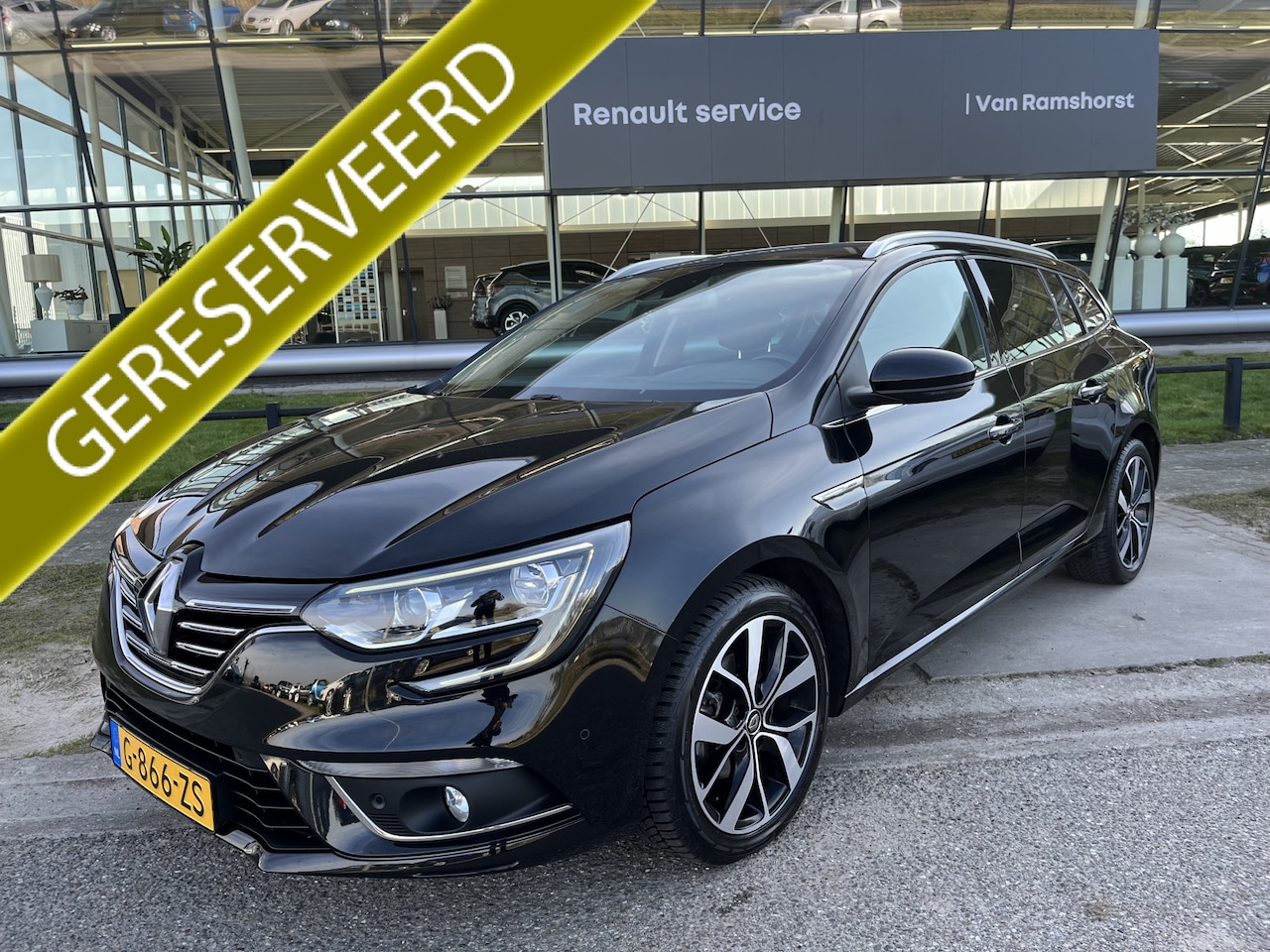 Renault Mégane Estate - 1.3 TCe 140 PK Bose / Automaat / Dealer onderhouden / Trekhaak wegklp / Camera / PDC V+A / - AutoWereld.nl