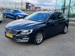 Volvo V60 - 2.0 T4 Summum ( Deze auto is net binnen en wordt gepoetst )