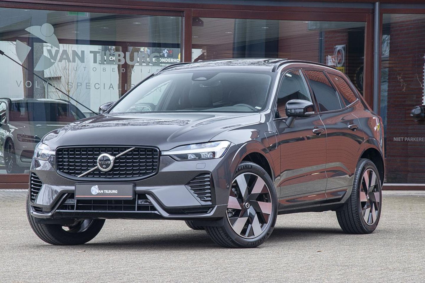 Volvo XC60 - 2.0 T6 PLUG-IN HYBRID AWD PLUS DARK - AutoWereld.nl