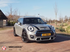 MINI Cooper S - 2.0 Chili Serious Business Panoramadak | Led Verlichting | John Cooper Works Package | Har