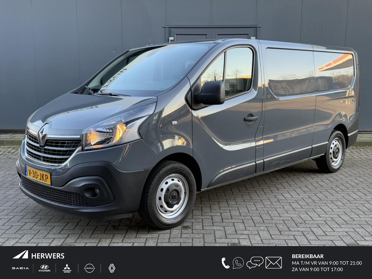 Renault Trafic - 2.0 dCi 145 PK T30 L2H1 Comfort / 2000KG Trekgewicht / Navigatie / Achteruitrijcamera / Ai - AutoWereld.nl