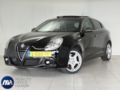 Alfa Romeo Giulietta - 1.4 T Exclusive I Automaat I Schuif-Kanteldak I Navigatie I Lederen Bekleding