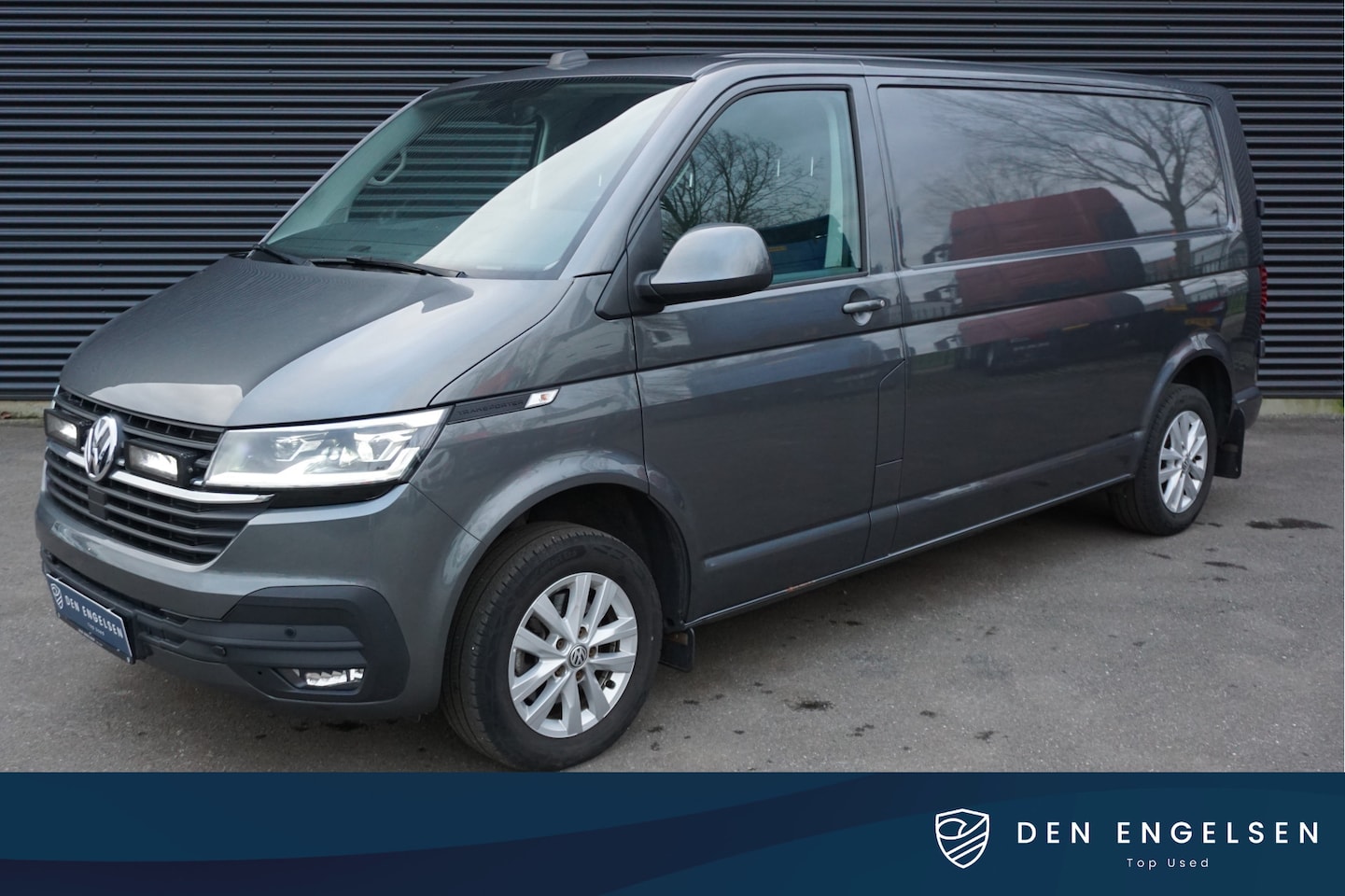 Volkswagen Transporter - 28 | L2H1 | ACC | App-Connect | Standkachel | Stoelverwarming | Trekhaak | LED - AutoWereld.nl