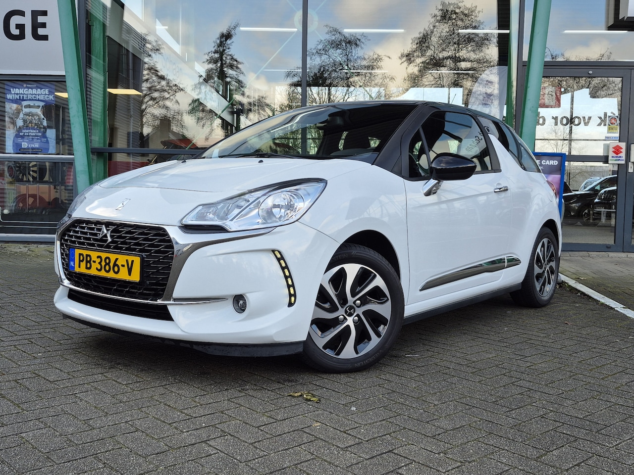 DS 3 - 1.2 PureTech So Chic | Climate Control | Cruise Control | Parkeersensoren | Lage Kilometer - AutoWereld.nl