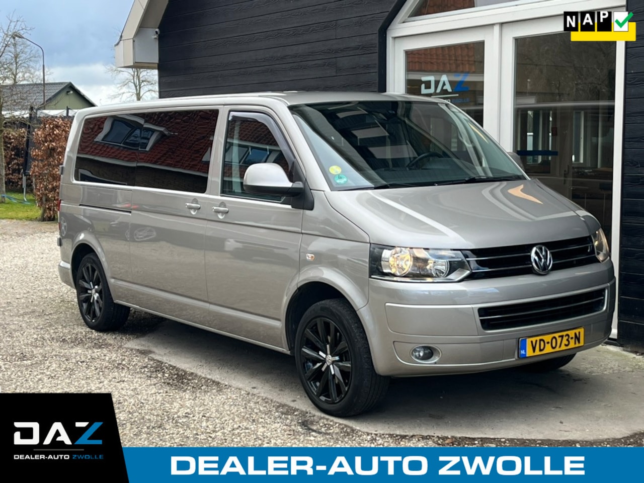 Volkswagen Transporter - 2.0 TDI L2H1 DC Comfortline Aut/Ecc/Leer/Navi/18 inch/Geen Btw! - AutoWereld.nl