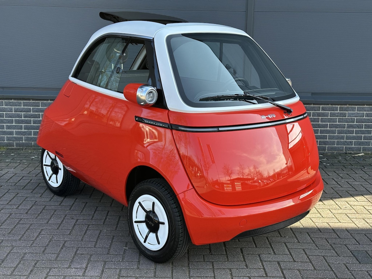 Micro Microlino - COMPETIZIONE 10.5 kWh 100% ELEKTRISCH UNIEK EYECATCHER ZONNEDAK 177KM RIJBEREIK - AutoWereld.nl