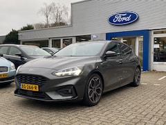 Ford Focus - 1.0 EB ST Line | NL-AUTO | 1e EIGENAAR | B&O | ADAPTIVE CRUISE | PRIVACY GLASS | PARKEERSE