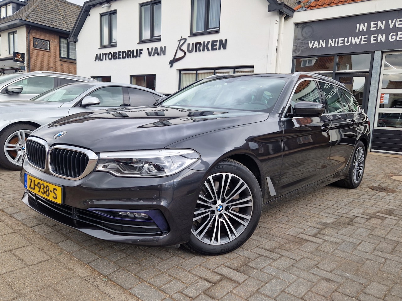 BMW 5-serie Touring - 520i High Executive Edition 520i High Executive Edition,Panoramadak,Stoelverwarming,Navgatie,Achteruitrij camera - AutoWereld.nl