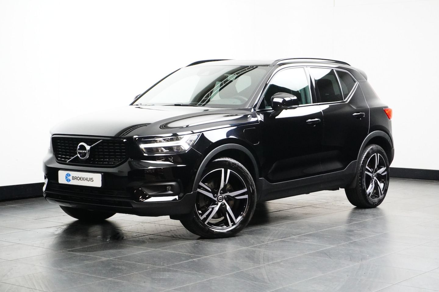 Volvo XC40 - 1.5 T4 Recharge R-Design | Adaptive Cruise | BLIS | 360 Camera | Stuur/stoelverwarming | H - AutoWereld.nl