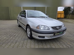 Toyota Avensis - 1.6-16V Linea Terra