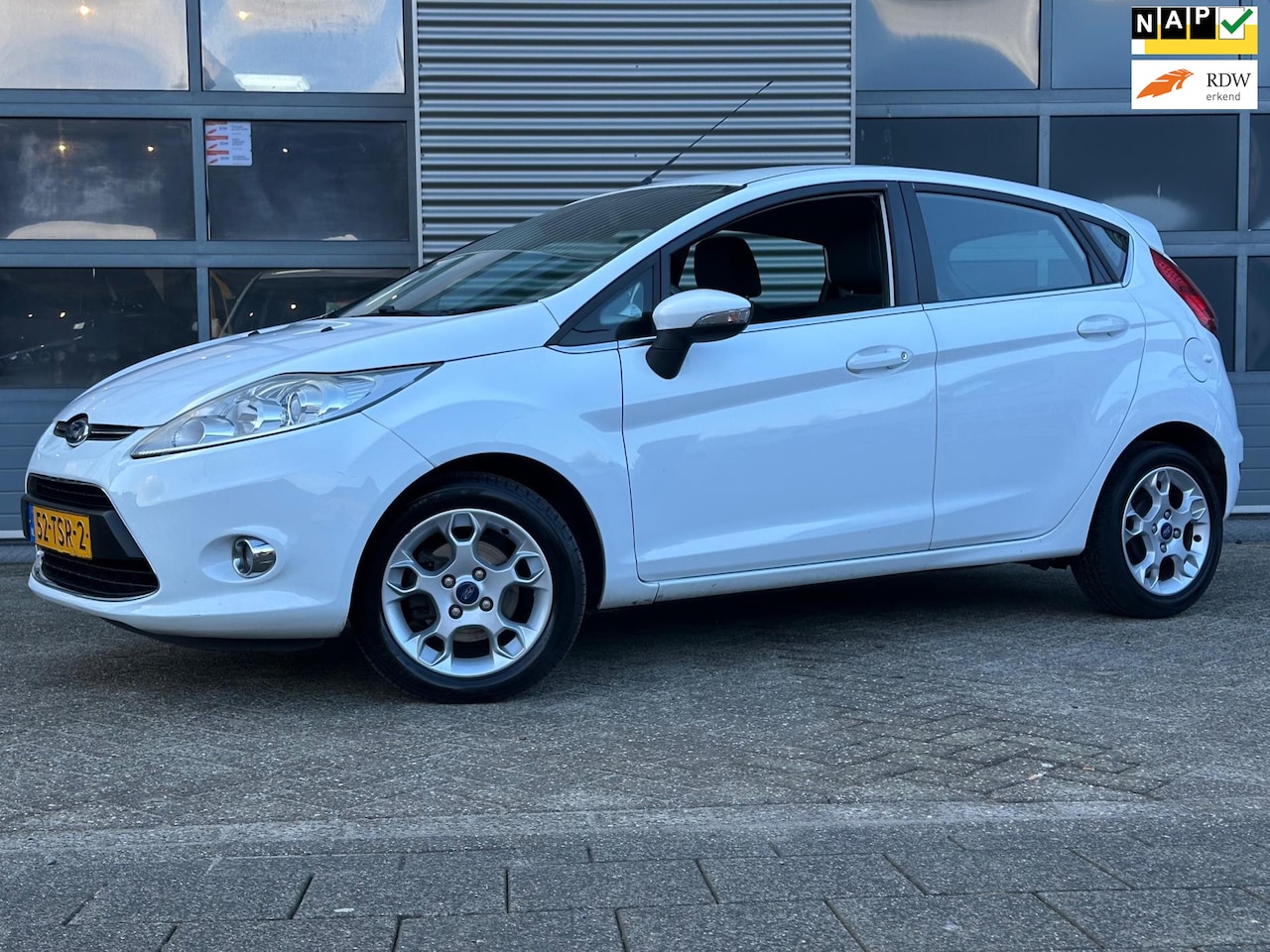 Ford Fiesta - 1.25 Titanium | CRUISECR | Climate | PDC| APK | NAP - AutoWereld.nl