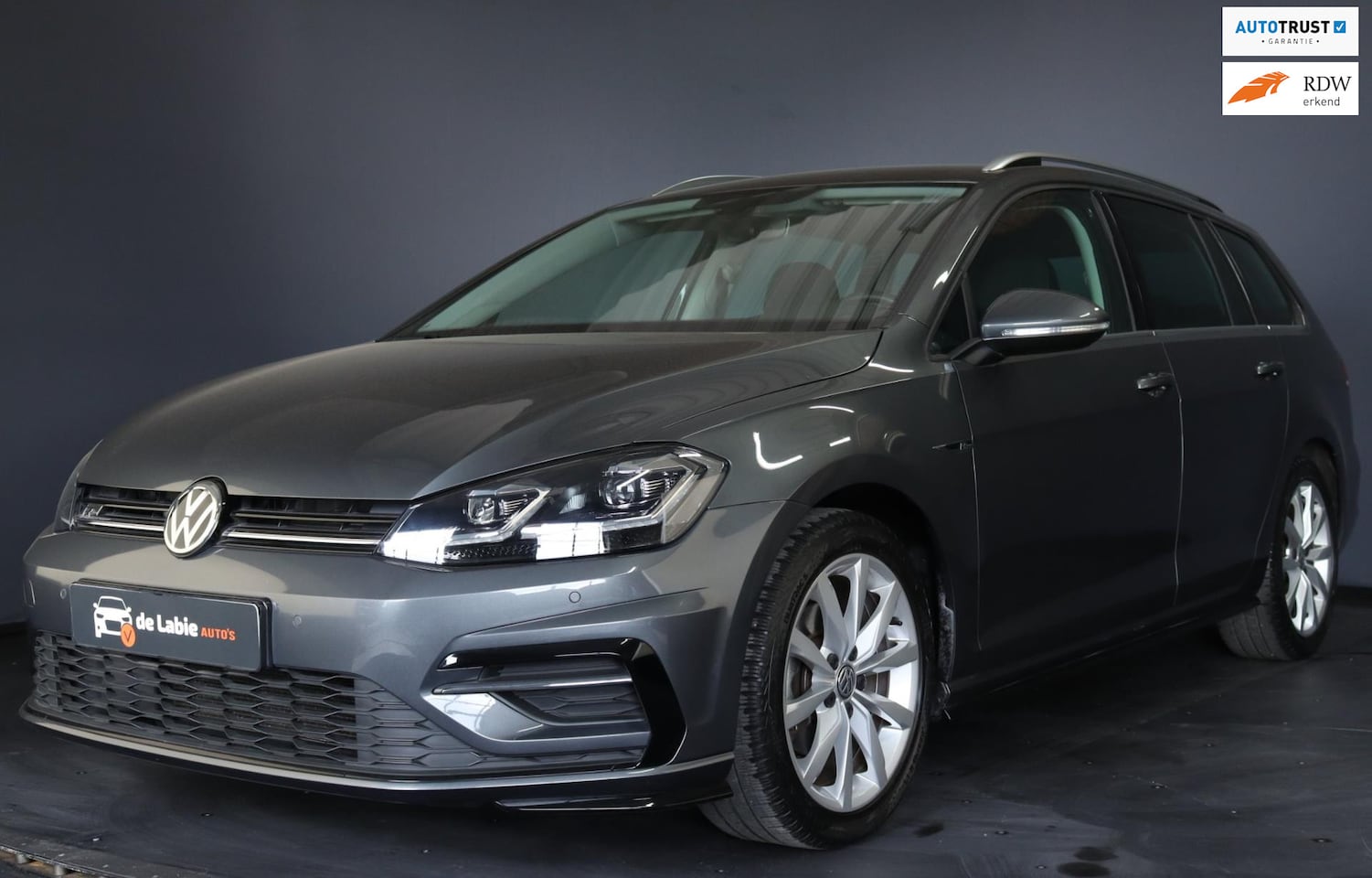 Volkswagen Golf Variant - 1.5 TSI Highline R-Line / Carplay / DSG automaat / Camera - AutoWereld.nl