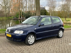 Volkswagen Polo - 1.4-16V Trendline 1e eigenaar volledig dealer onderhouden unieke klassieker nap stuurbekra