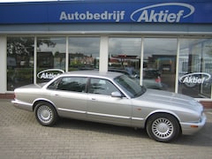 Jaguar XJ - Xj8 XJ 3.2 V8 EXECUTIVE