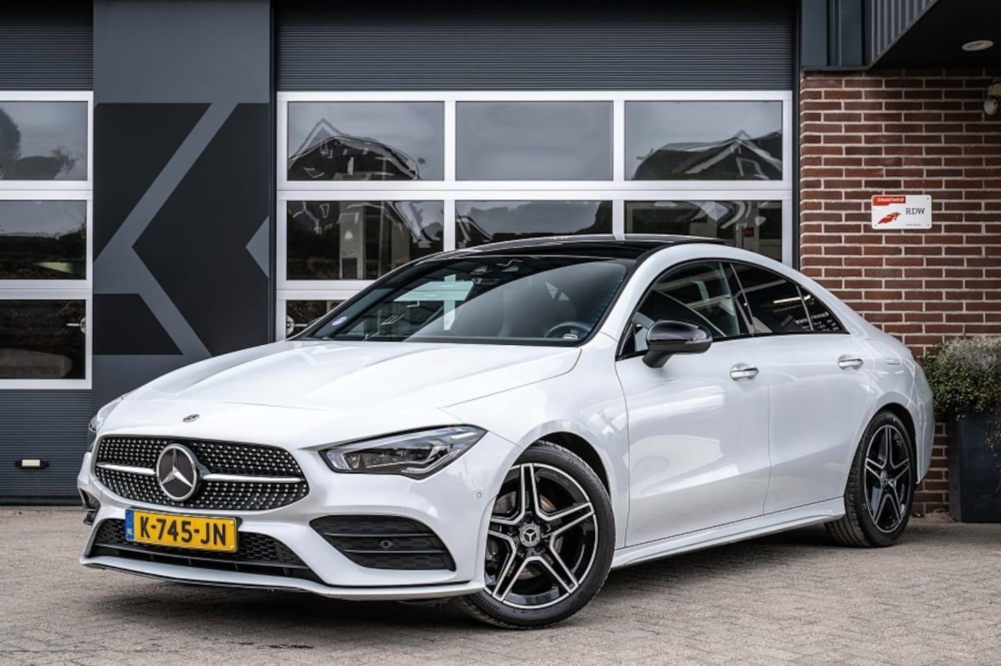 Mercedes-Benz CLA-Klasse - 180 Business Solution AMG | Panorama | Memory | Camera | Multibeam | Keyless | NL-auto | N - AutoWereld.nl