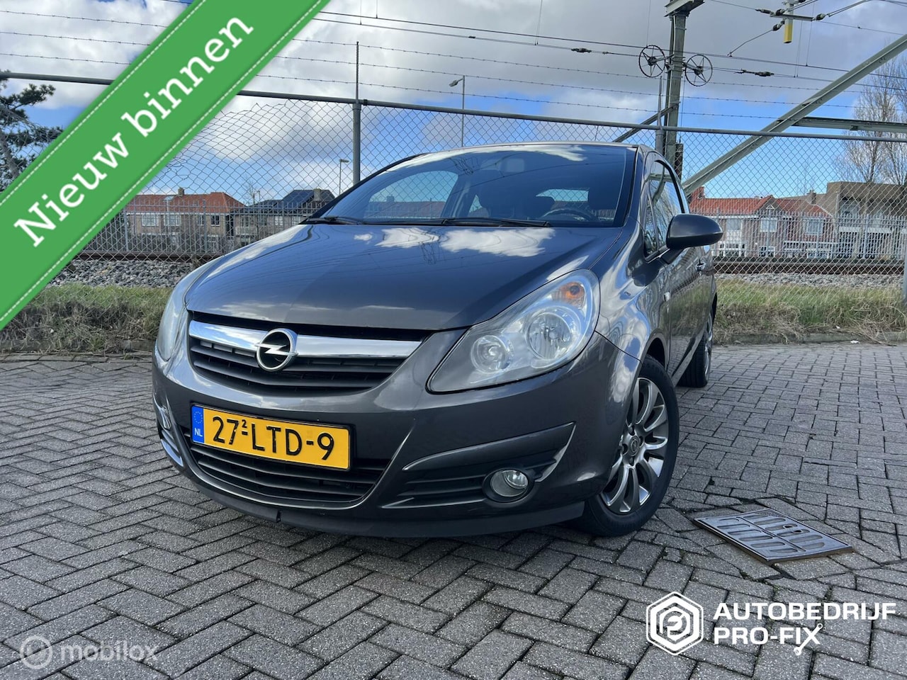 Opel Corsa - 1.2-16V '111' Edition 1.2-16V '111' Edition - AutoWereld.nl