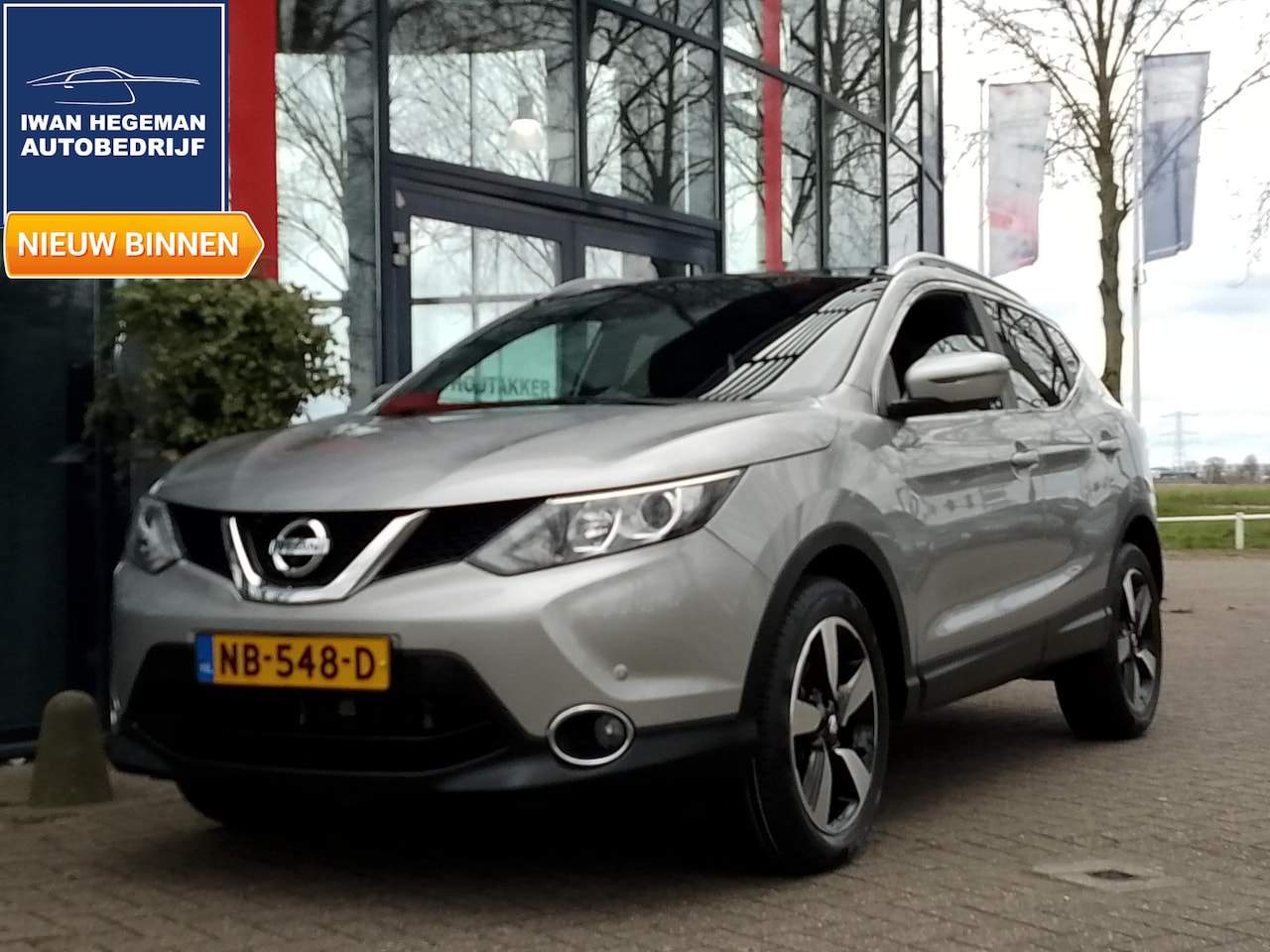 Nissan Qashqai - 1.2 N-Vision AUTOMAAT | Panodak | Trekhaak | ECC | PDC + Camera | LM Velgen | Cruise Contr - AutoWereld.nl