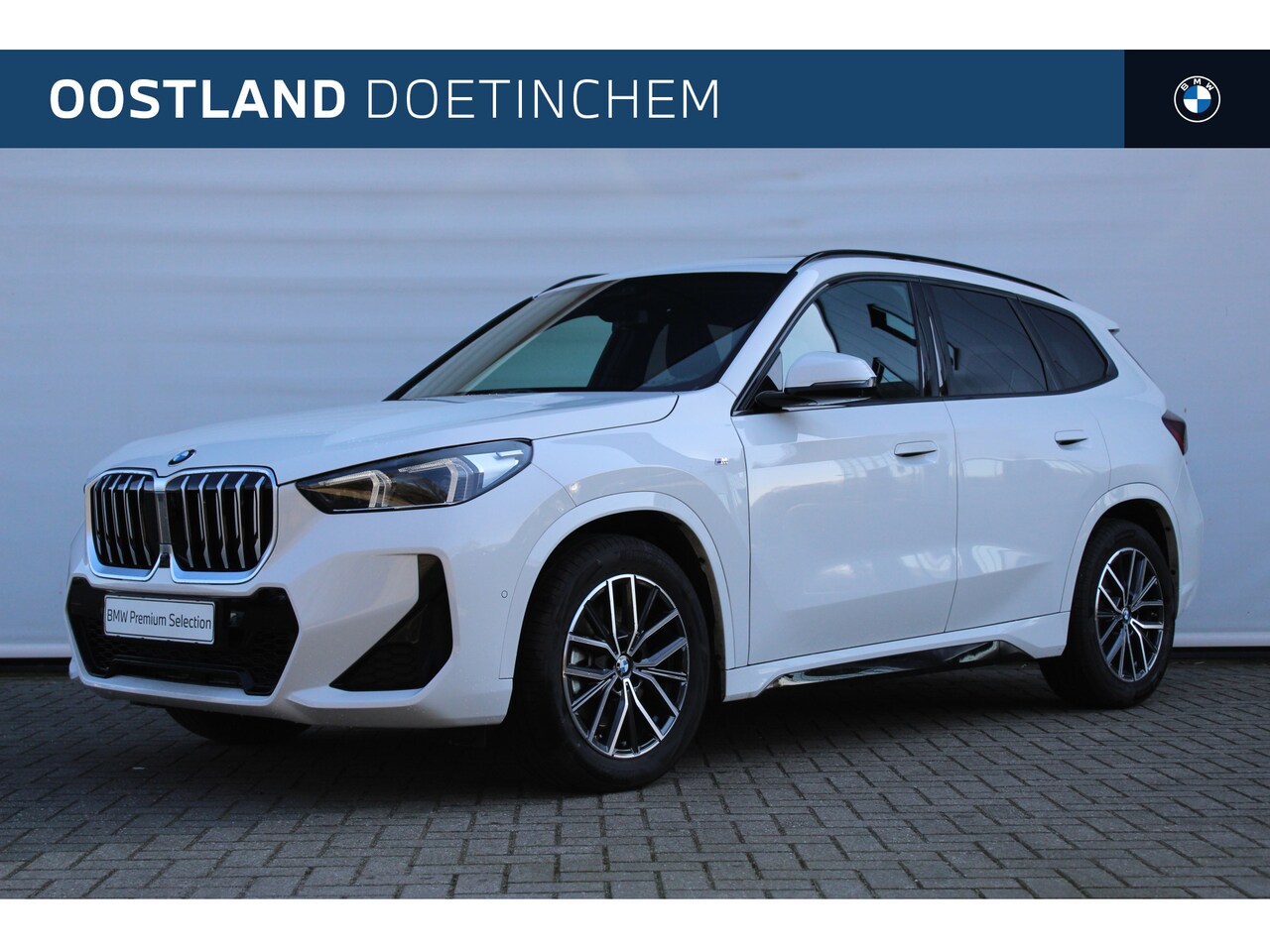 BMW X1 - sDrive20i High Executive M Sport Automaat / Trekhaak / Sportstoelen / Adaptieve LED / Comf - AutoWereld.nl