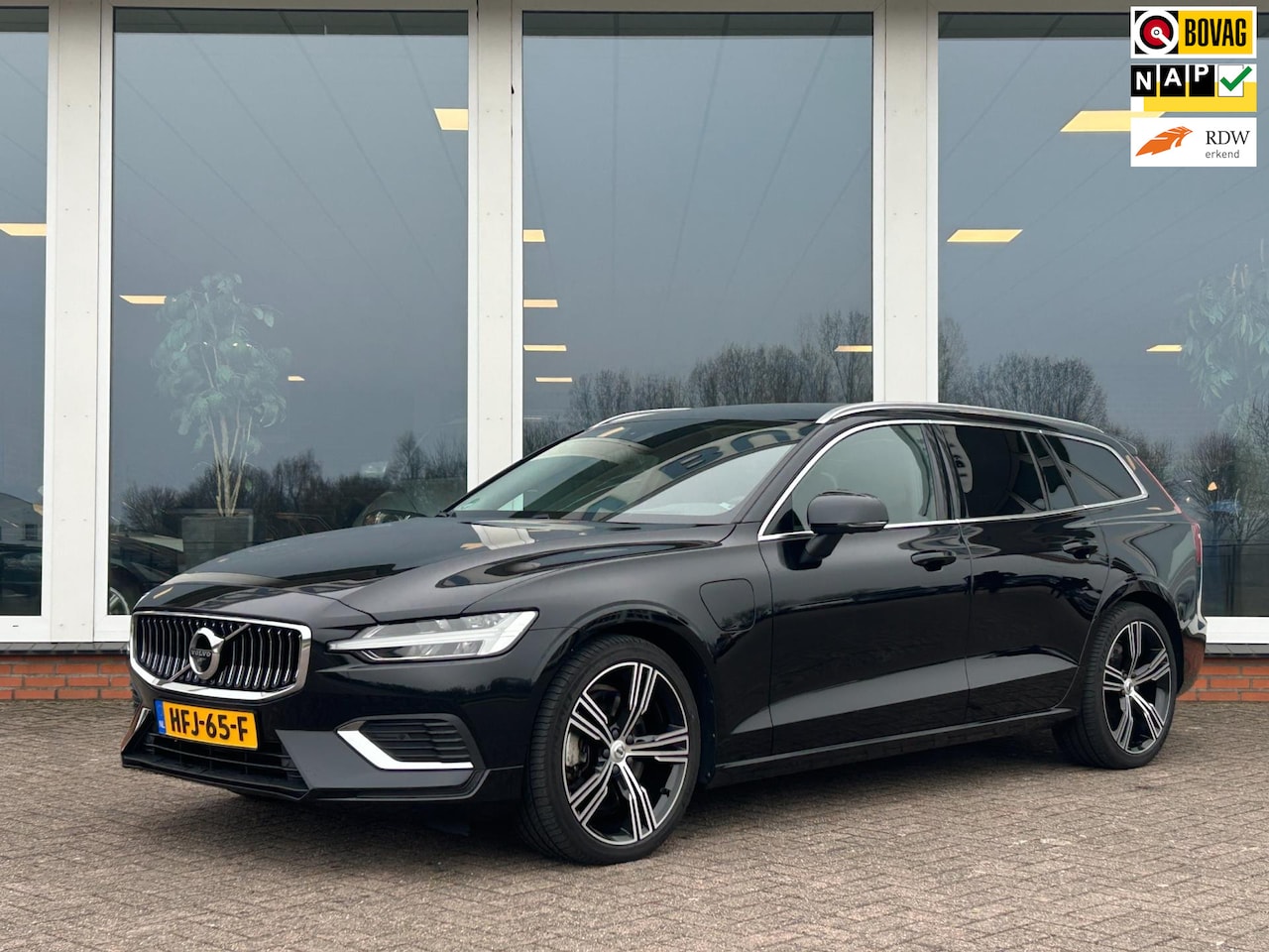 Volvo V60 - 2.0 T8 Recharge Plug-in Hybrid AWD Inscription - 455PK - Long Range - Head Up - 32.971 KM - AutoWereld.nl