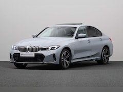 BMW 3-serie - sedan 320e | M-Sportpakket | Panoramadak | PDC | Harman/Kardon Surround Sound systeem |