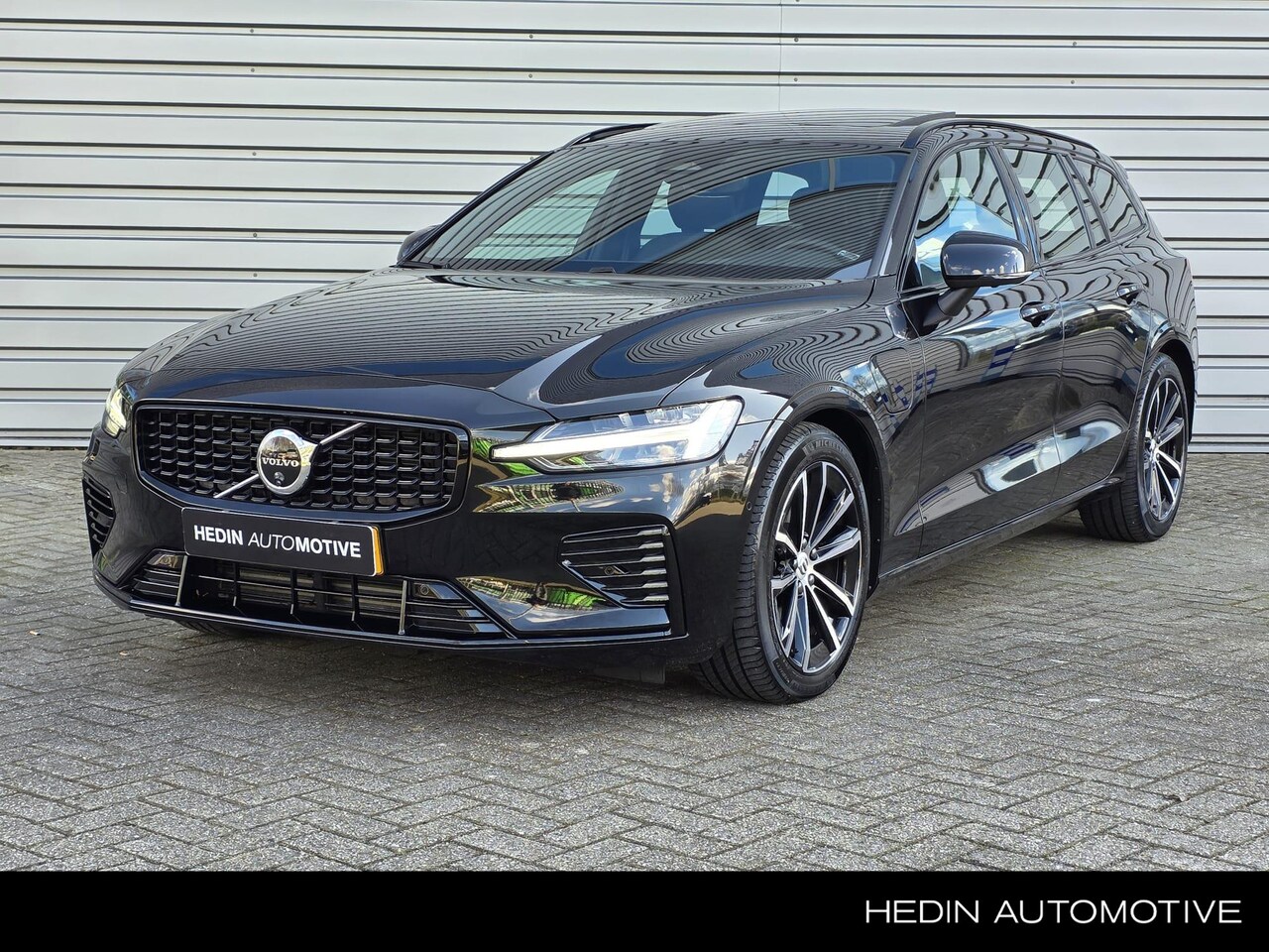 Volvo V60 - 2.0 T6 Plug-in hybrid AWD Plus Dark Volvo V60 2.0 T6 Recharge AWD Plus Dark | Google on Bo - AutoWereld.nl