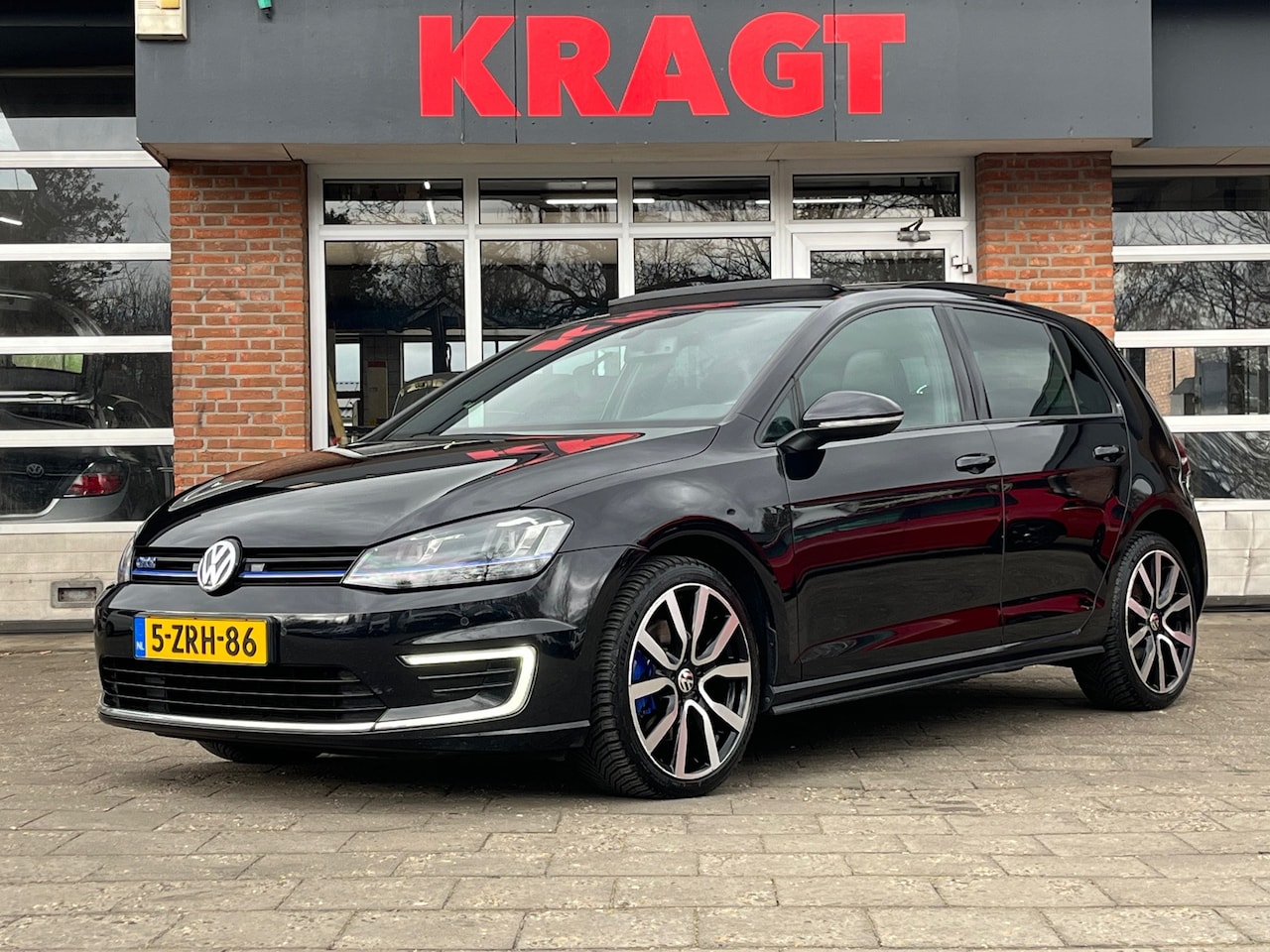 Volkswagen Golf - GTE 1.4 TSI 204 pk - Schuifdak - leder - navi - camera - climate - AutoWereld.nl