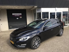 Volvo V60 - 2.4 D6 Twin Engine Summum / EURO-6 / SCHUIFDAK / CAMERA / LEDER / TREKHAAK / DEALER SERVIC