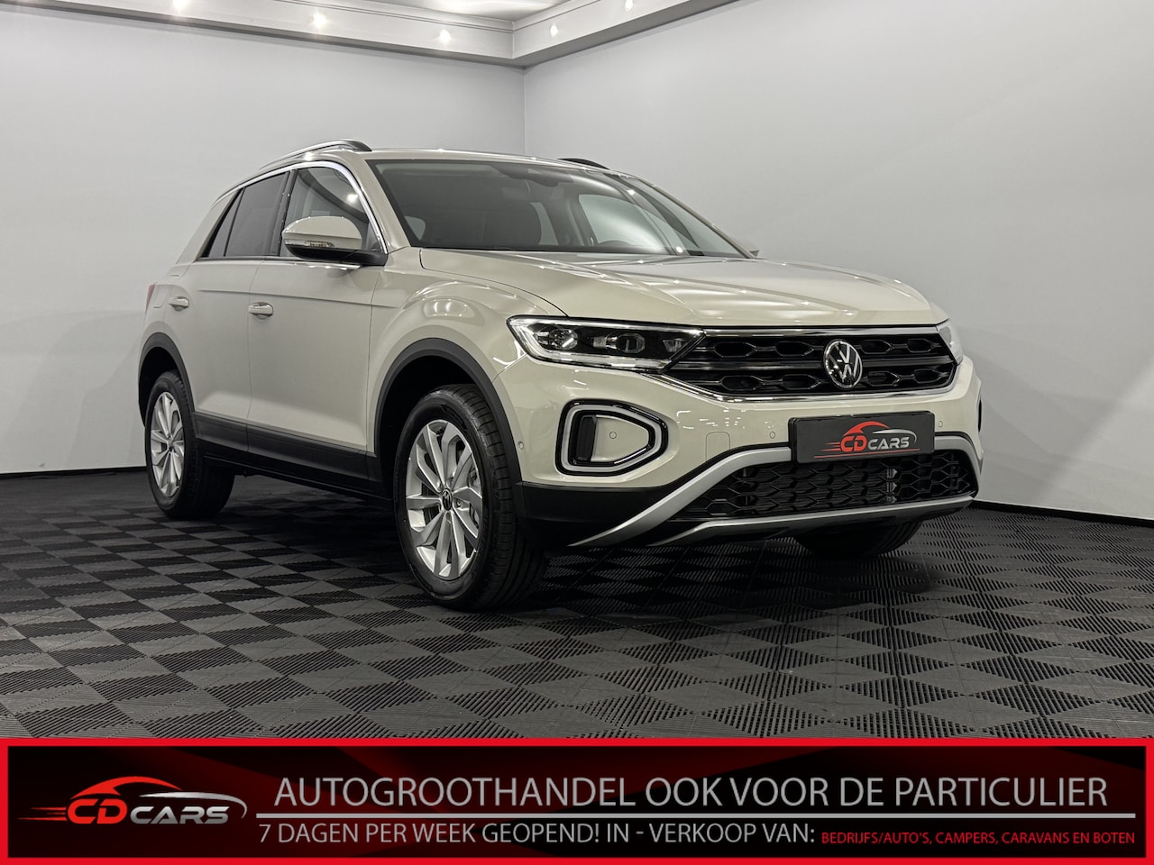 Volkswagen T-Roc - 1.5 TSI Life Edition Clima, Camera, Apple carplay, Keyless start, Virtual desk, Cruise con - AutoWereld.nl