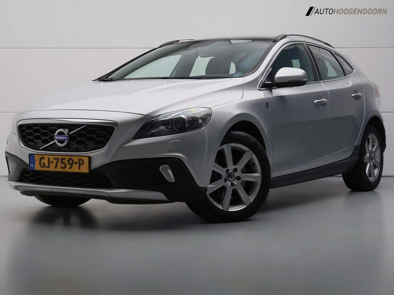 Volvo V40 Cross Country - 2.0 T3 Ocean Race Exclusive (NAVIGATIE,PANORAMA,MEMORY SEAT,DIGITAAL DISPLAY,STOELVERWARMI - AutoWereld.nl