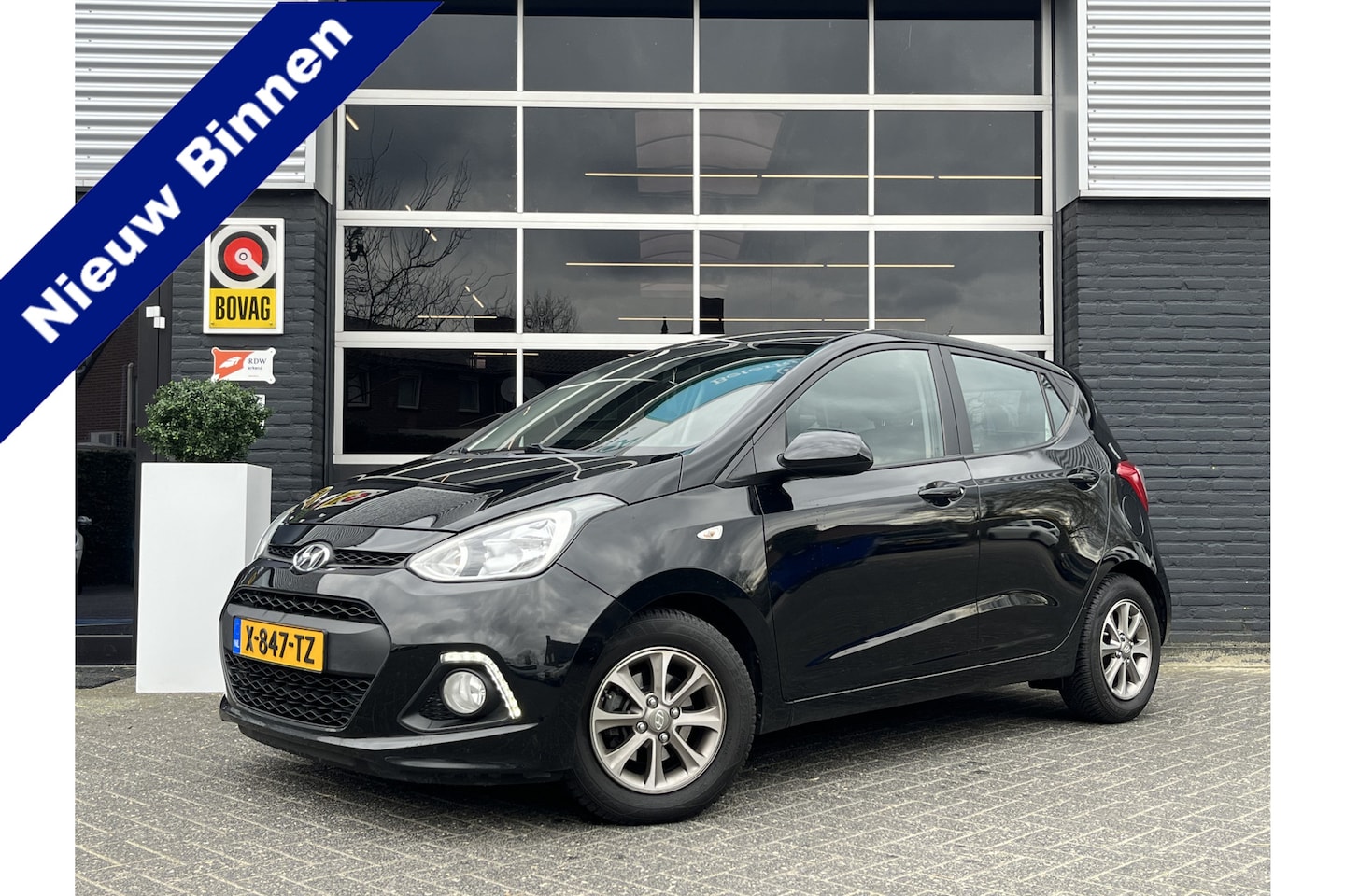 Hyundai i10 - 1.0i i-Motion Premium 1.0i i-Motion Premium, Arico, Bluetooth, Cruise, Stuur/ stoel verwarming - AutoWereld.nl