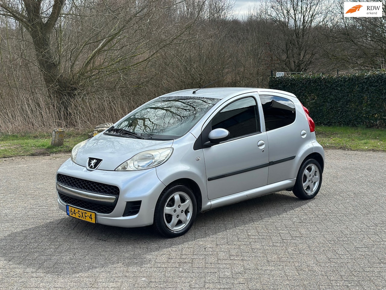 Peugeot 107 - 1.0-12V Black & Silver AIRCO I NAP I LEER I GOED ONDERHOUD - AutoWereld.nl