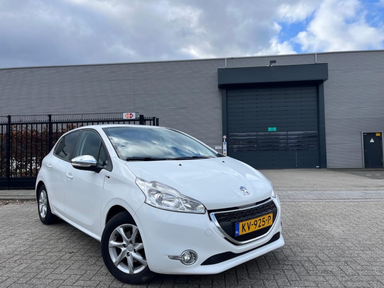 Peugeot 208 - 1.4 HDi Navigatie|Clima luxe Style 2015 - AutoWereld.nl