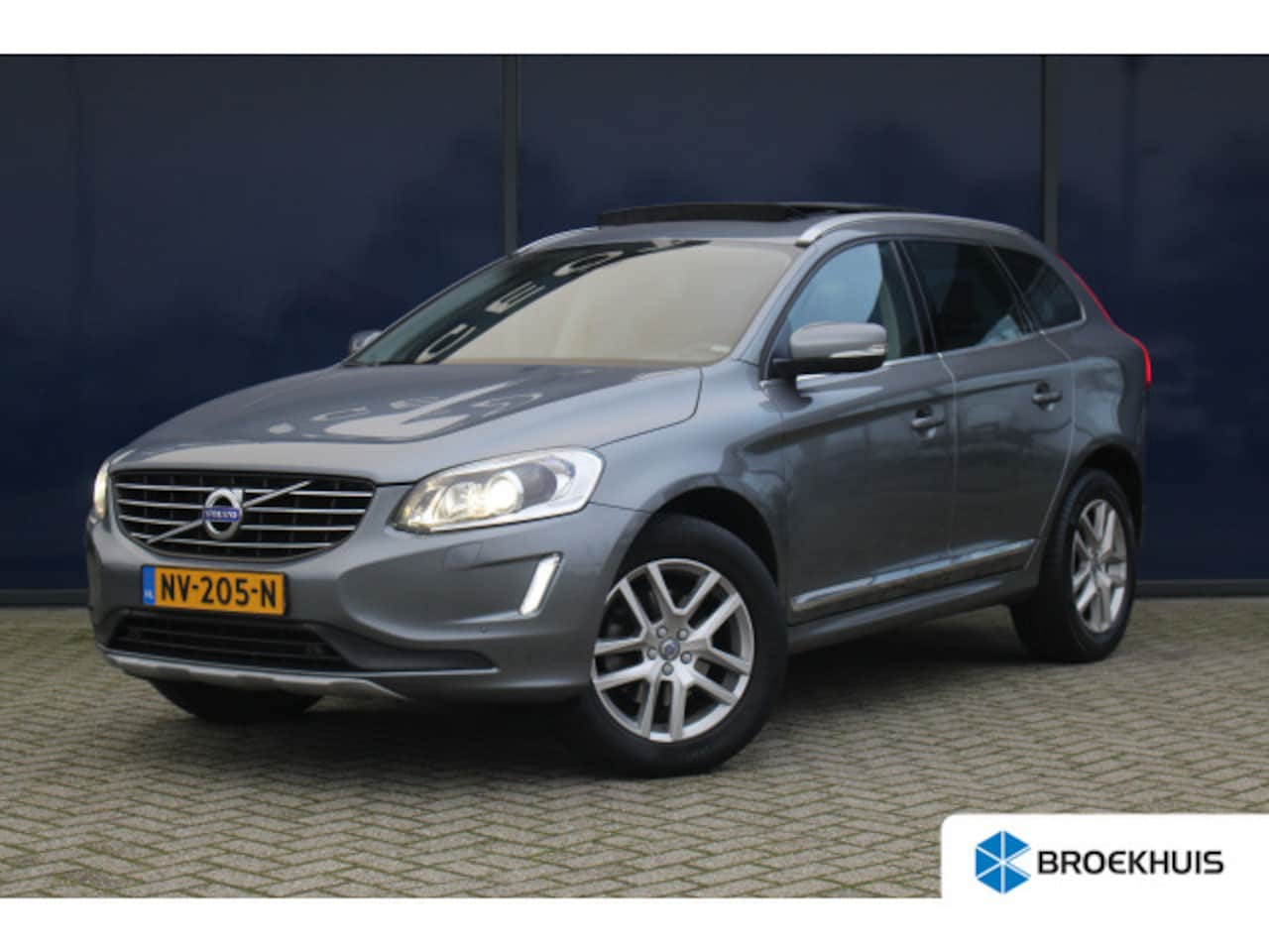 Volvo XC60 - 2.0 T5 FWD Polar+ | Pano | Trekh. | Camera | Memory St. | Leder | Standkachel | AUTOMATIC - AutoWereld.nl