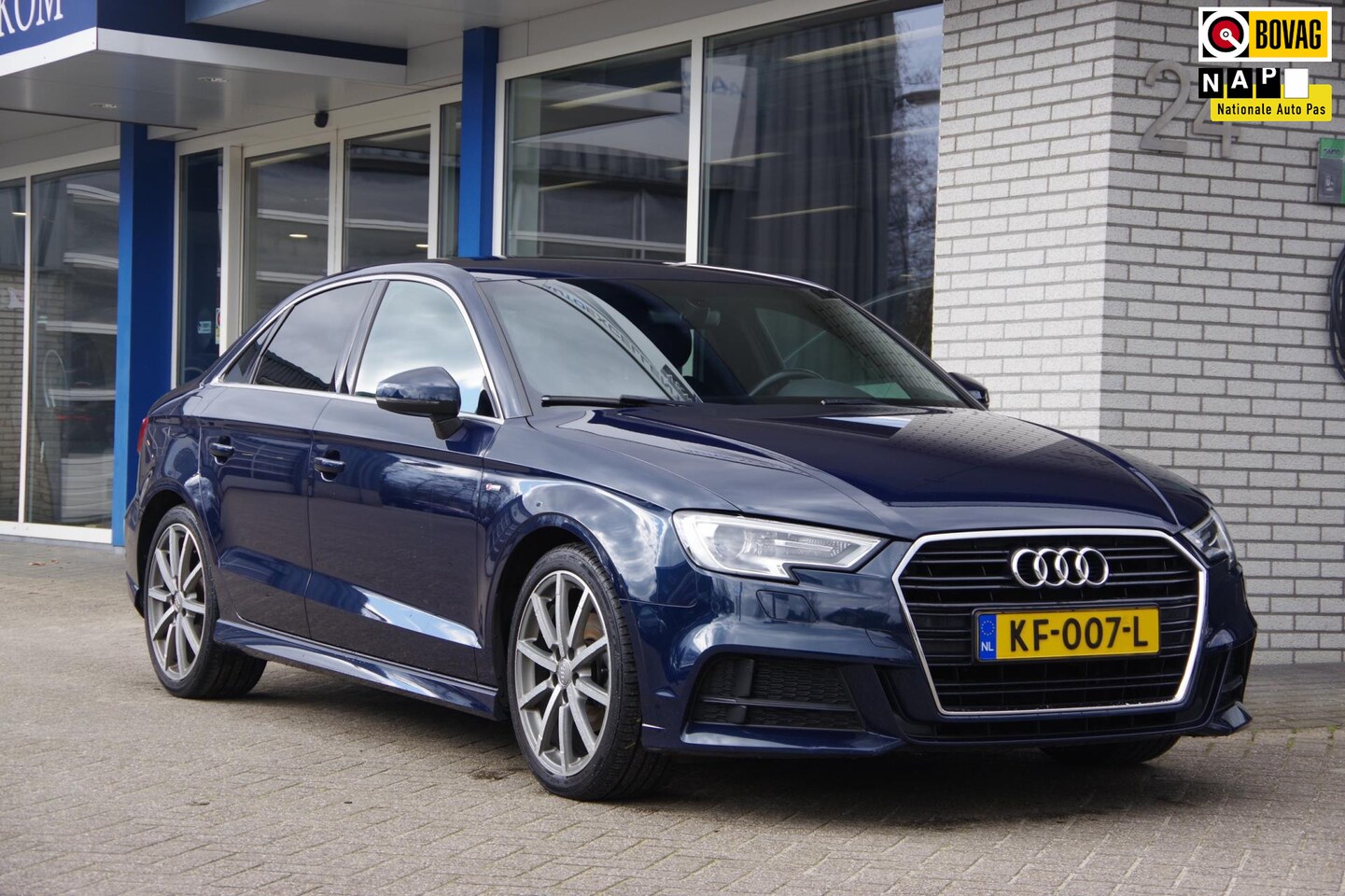 Audi A3 Limousine - 1.0 TFSI 130PK S-line Navigatie PDC 18 inch Halfleer - AutoWereld.nl