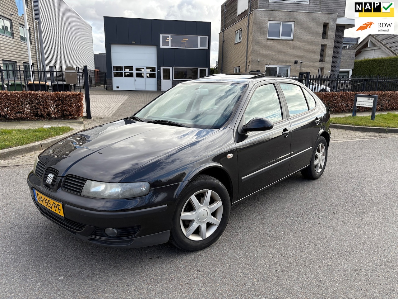 Seat Leon - 1.6-16V Signo Schuifdak/Leer/Elecstoelen/Climate/Cruise - AutoWereld.nl