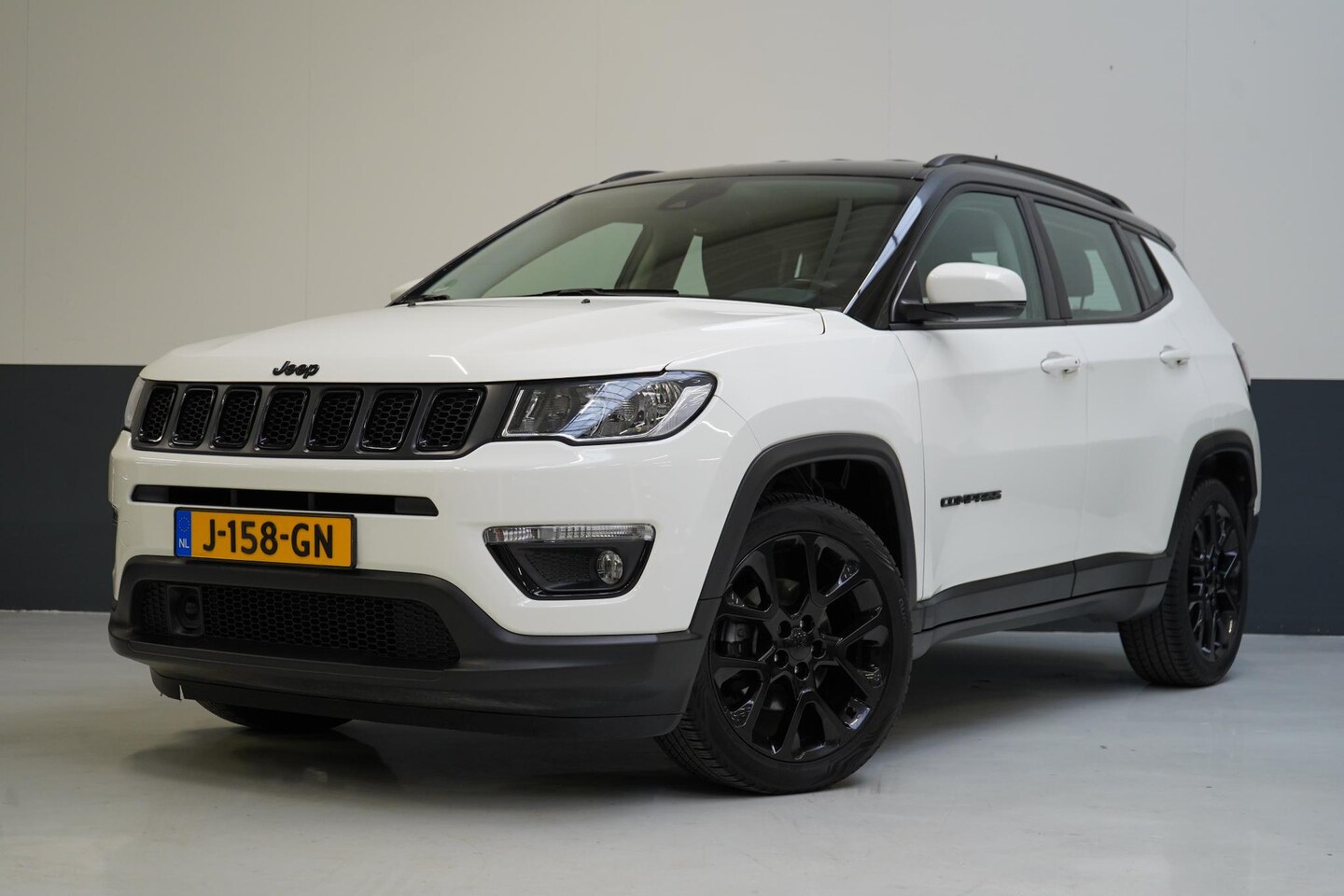 Jeep Compass - 1.3T 150pk Night Eagle Liberty Edition | Navigatie | Achteruitrijcamera | Zwart dak | Trek - AutoWereld.nl