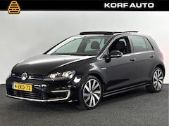 Volkswagen Golf - 1.4 TSI GTE / Pano / Dealer ond./ Camera