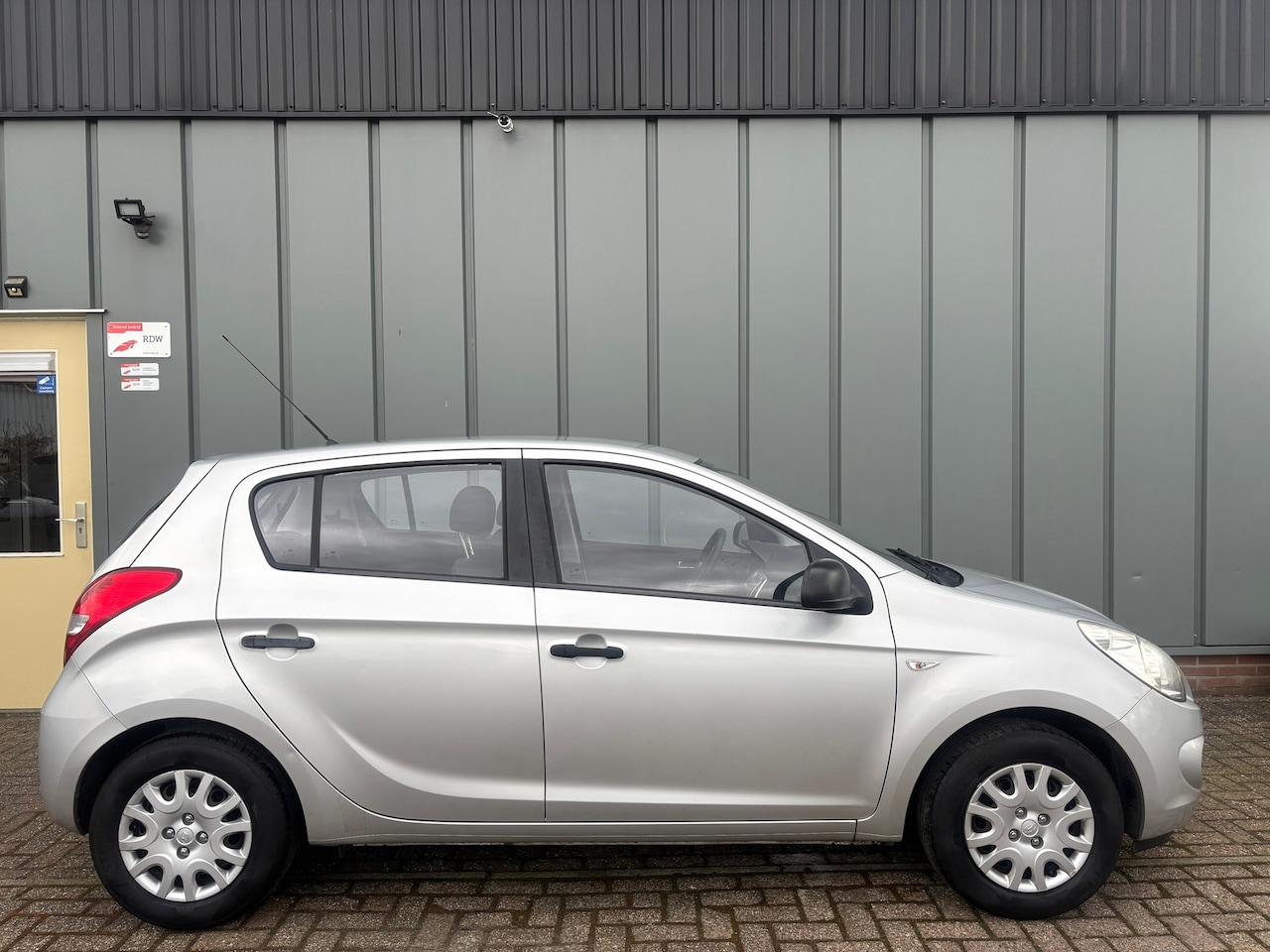 Hyundai i20 - 1.2i i-Drive AIRCO//ELEC.RAMEN//CV+AB//76000KM