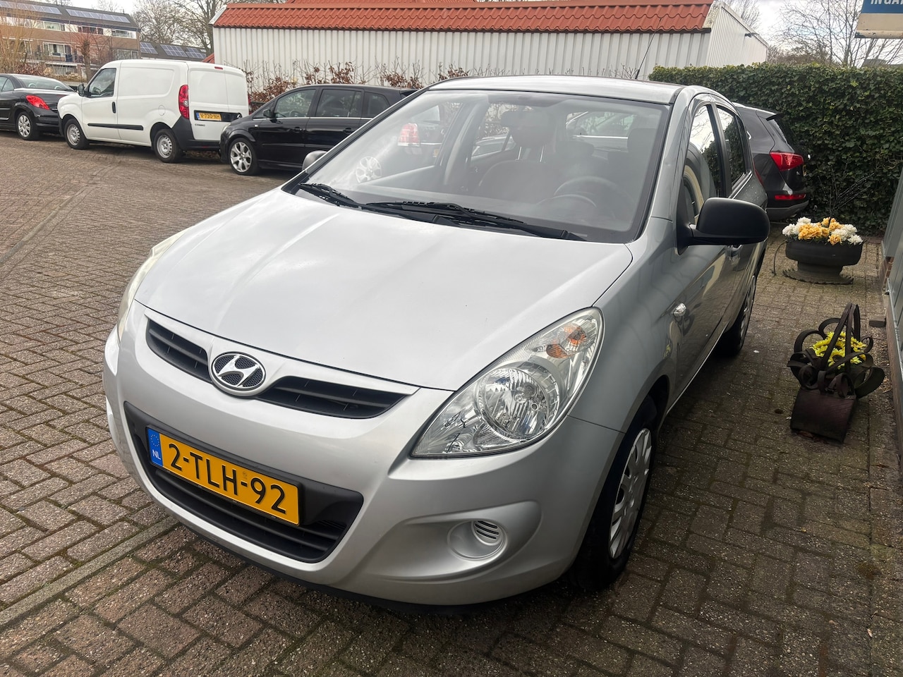 Hyundai i20 - 1.2i i-Drive AIRCO//ELEC.RAMEN//CV+AB//76000KM
