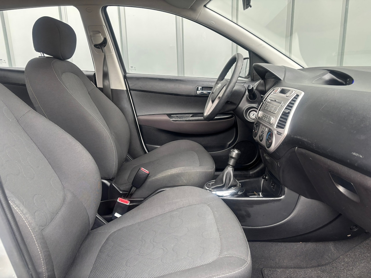 Hyundai i20 - 1.2i i-Drive AIRCO//ELEC.RAMEN//CV+AB//76000KM