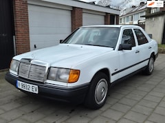 Mercedes-Benz 200-500 (W124) - 300 D met 5-bak *10-1985