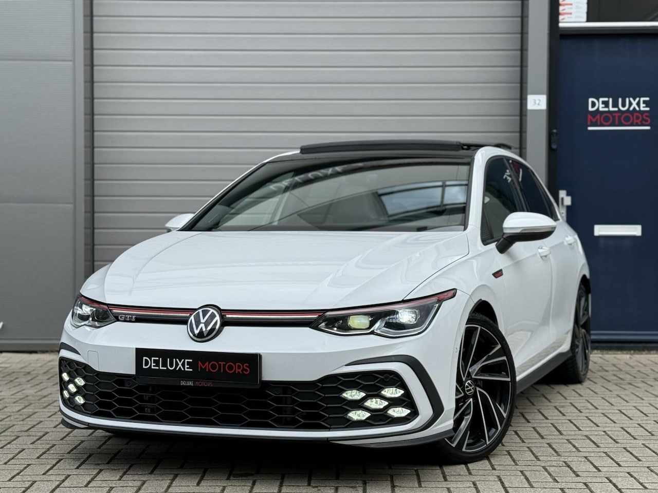 Volkswagen Golf - 2.0 TSI GTI HUD|HK|DCC|Pano|Camera|IQ - AutoWereld.nl