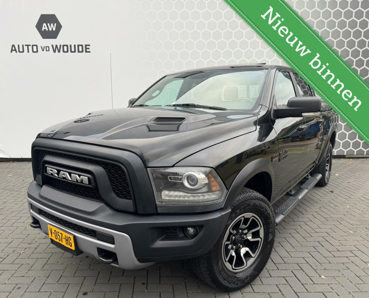 Dodge Ram 1500 - 4X4 5.7 V8 4x4 Crew Cab 5'7 Rebel Schuifdak - AutoWereld.nl