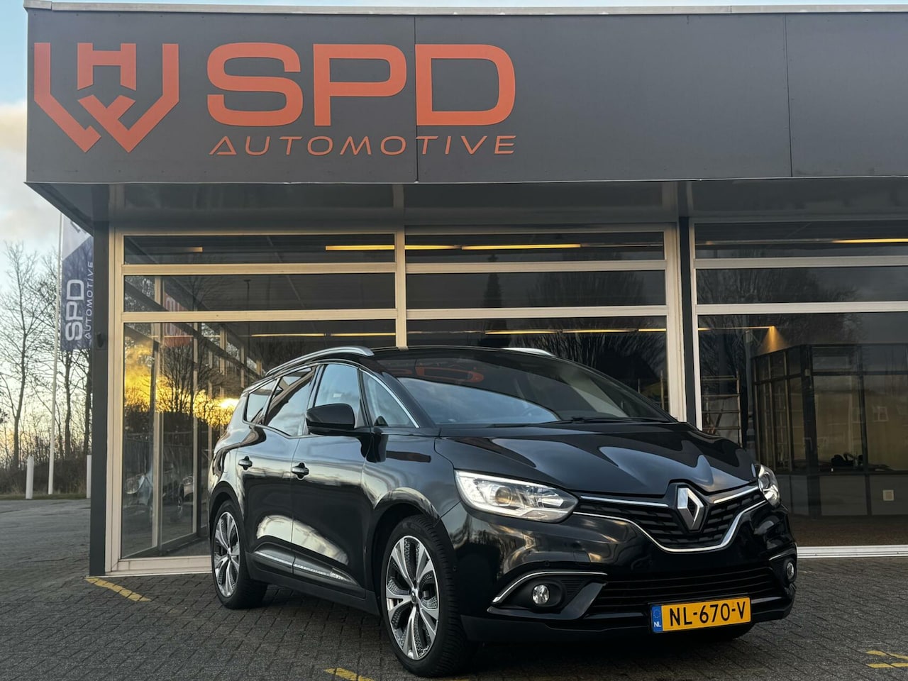 Renault Grand Scénic - 1.2 TCe Intens 7p|Navi|Trekhaak|Keyless - AutoWereld.nl