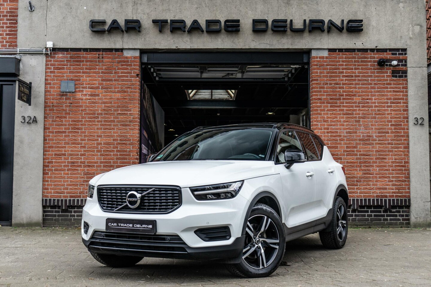 Volvo XC40 - 2.0 T4 R-Design Pano / Camera / Apple Car Play - AutoWereld.nl