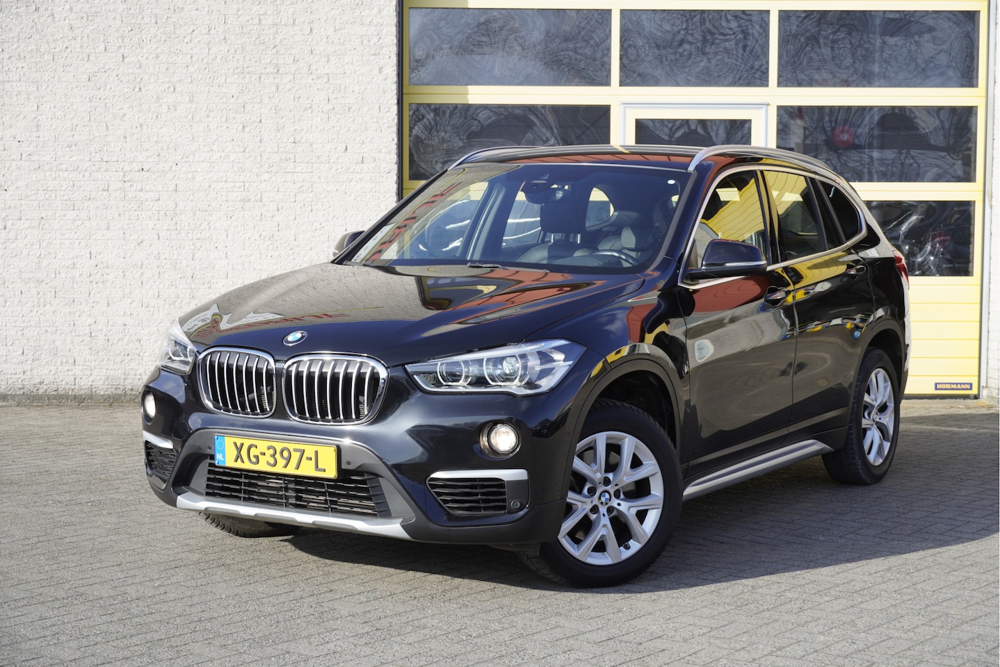 BMW X1 - sDrive20i 192PK! Automaat Orange Edition II BJ2019 Lmv 17" | Led | Pdc | Elek. achterklep - AutoWereld.nl