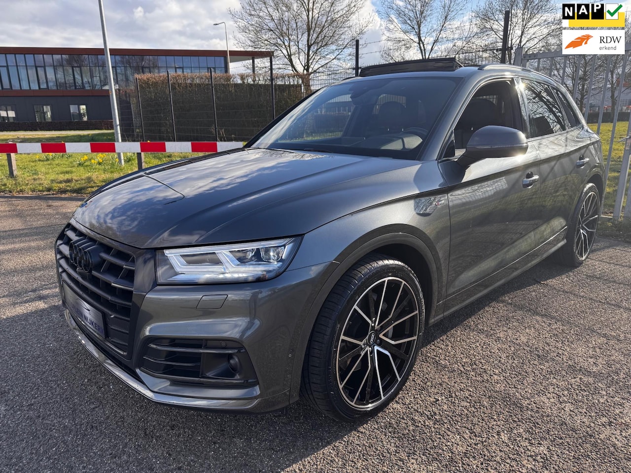 Audi Q5 - 55 TFSIe quattro Competition Pano Luchtvering S-Line 21inch - AutoWereld.nl