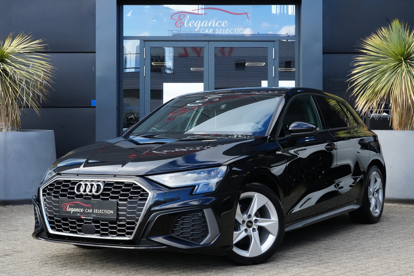 Audi A3 Sportback - 30 TFSI S edition 111pk Winterpack/Adaptieve cruise/Navigatie - AutoWereld.nl